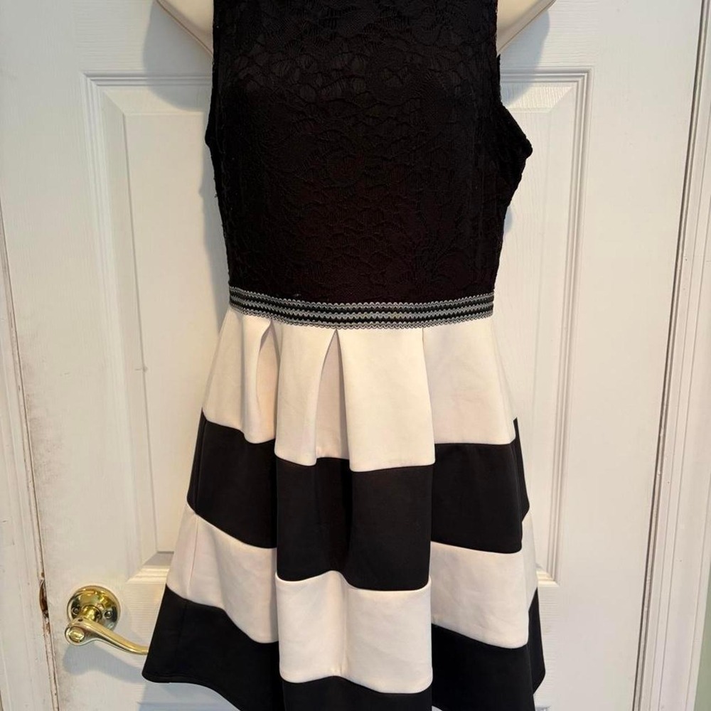 Speechless Black & White Lace Fit Flare Peplum Dress Women's Juniors L Coquette